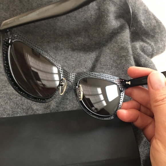 100% authentic Marc Jacobs Perforated Metal Mirrored Sunglasses - Picture 5 of 10